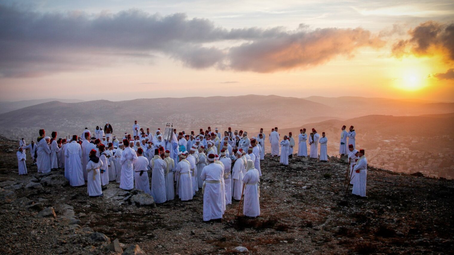 Samaritans pray during a pilgrimage marking the holiday of Sukkot on Mount Gerizim on the outskirts of Nablus, October 20, 2021. Photo by Nasser Ishtayeh/Flash90