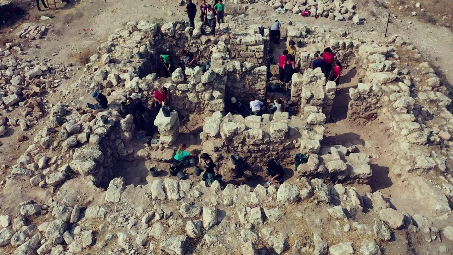 Overhead view of excavations of a Hellenist structure destroyed by the Hasmoneans in Lachish. Photo by Emil Aladjem/Israel Antiquities Authority