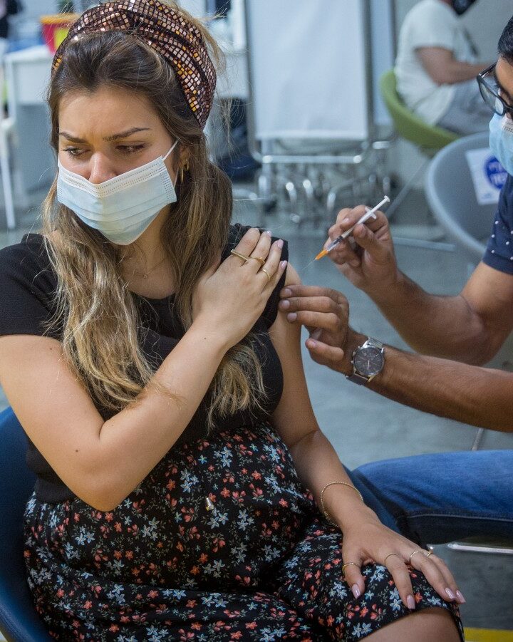 A pregnant woman receives a Covid-19 vaccine in Givatayim. Photo by Miriam Alster/Flash90