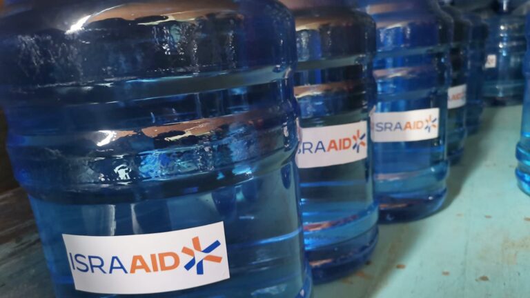 Water is being distributed in the Philippines following Super Typhoon Rai/Odette. Photo courtesy of IsraAID