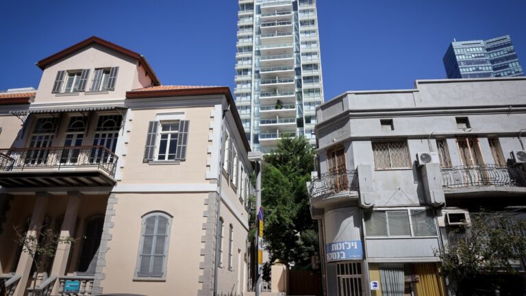 Old and new buildings around Rothschild Boulevard in Tel Aviv, September 2021. Photo by Nati Shohat/FLASH90