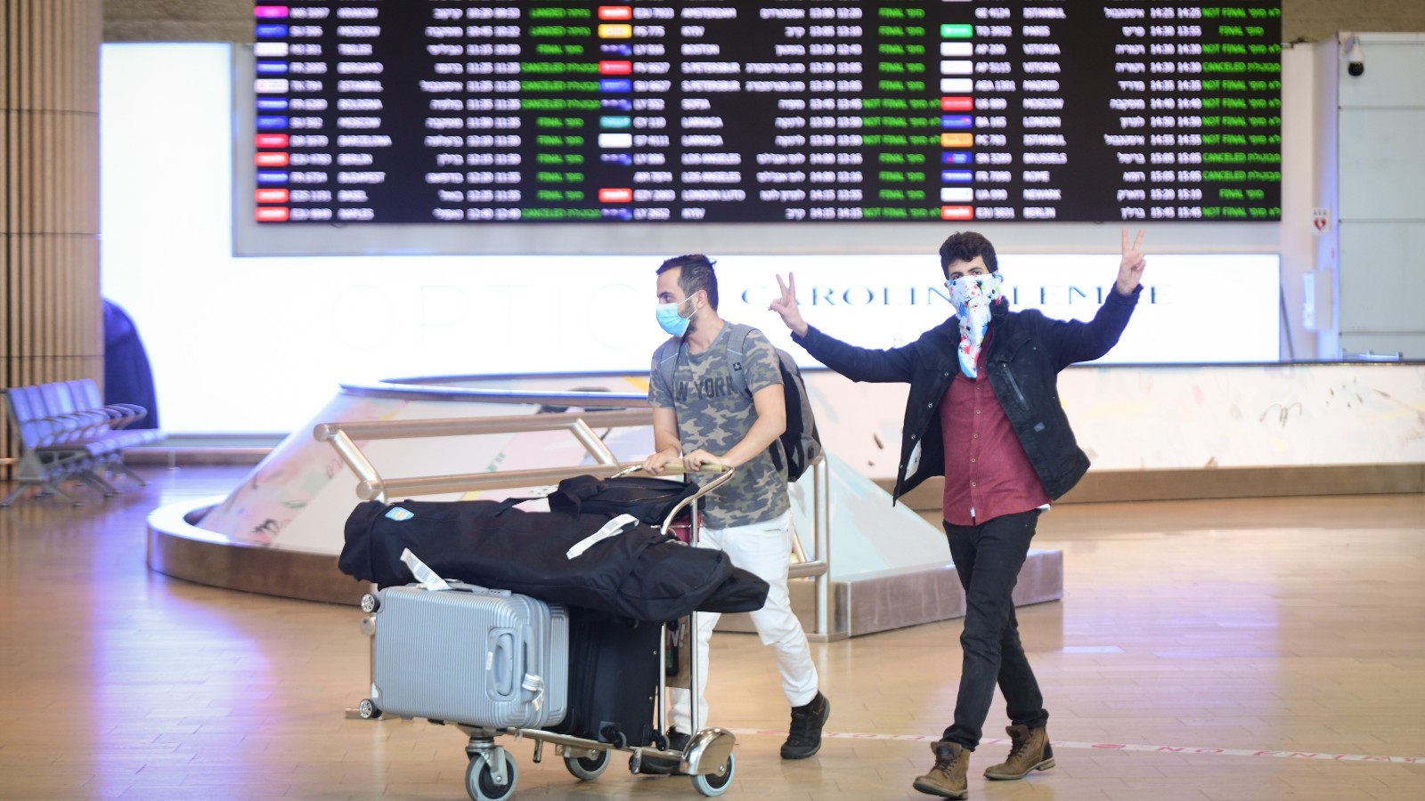 Travelers arriving at Ben-Gurion International Airport. Photo by Flash90