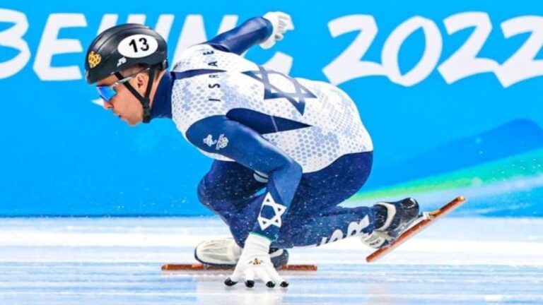 Skater Vladislav Bykanov finished third in the quarterfinals of the 500-meter dash in 41.17 seconds at the Beijing Winter Games. Photo by Wander Roberto via Israel Olympic Committee
