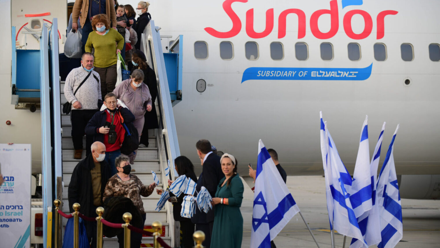 Jewish immigrants fleeing the war in Ukraine, on a rescue flight sponosred by the IFCJ, arrive at Ben Gurion airport near Tel Aviv on March 6, 2022. Photo by Tomer Neuberg/FLASH90