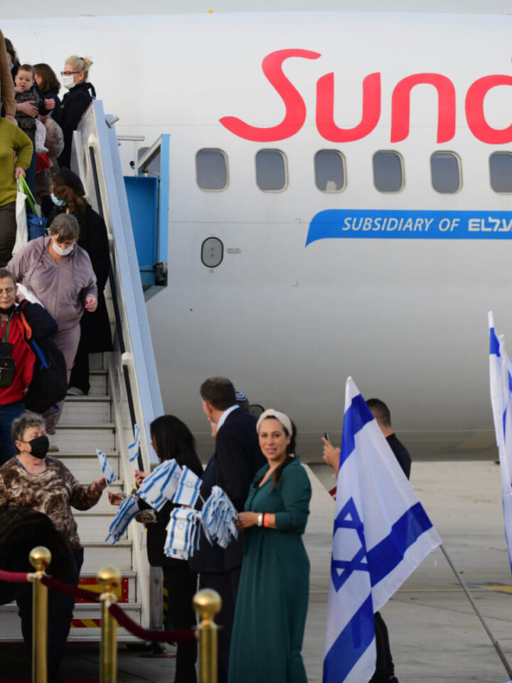 Jewish immigrants fleeing the war in Ukraine, on a rescue flight sponosred by the IFCJ, arrive at Ben Gurion airport near Tel Aviv on March 6, 2022. Photo by Tomer Neuberg/FLASH90