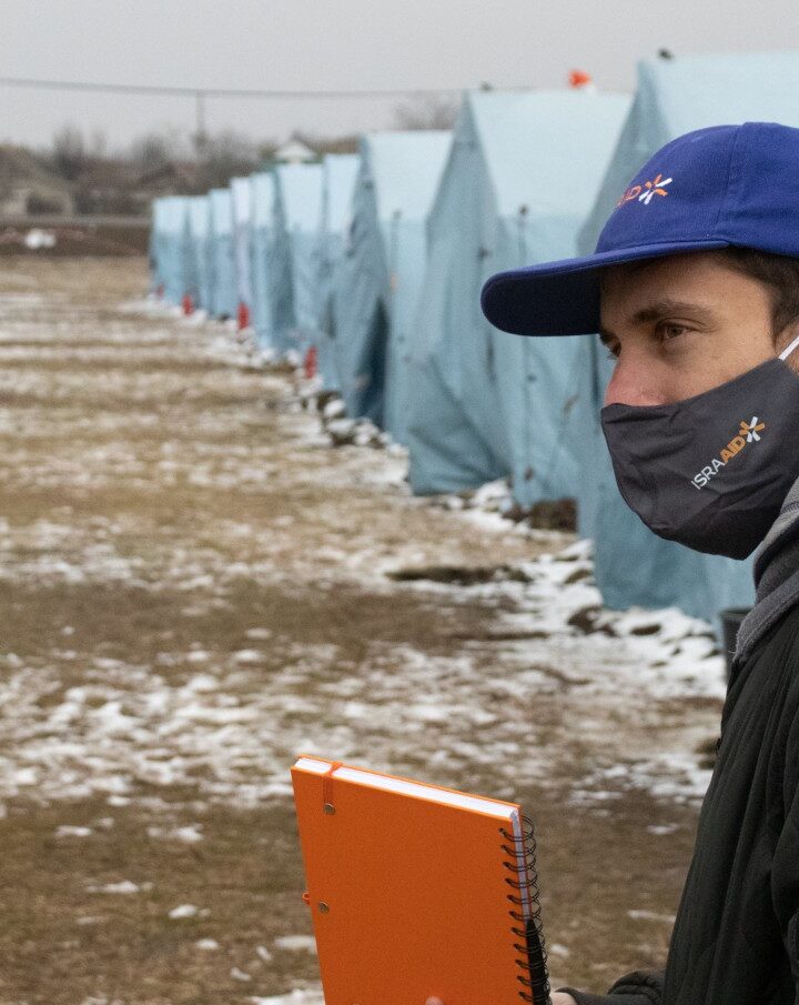 An IsraAID staffer at a refugee tent camp in Moldova. Photo by Ethan Schwartz/IsraAID