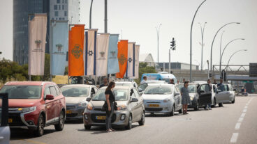 People stand still on a highway in Ra'anana as a two-minute siren is sounded across Israel to mark Holocaust Remembrance Day on April 28, 2022. Today marks the annual memorial day commemorating the six million Jews killed by the Nazis in the Holocaust during World War Two. Photo by Yossi Aloni/Flash90