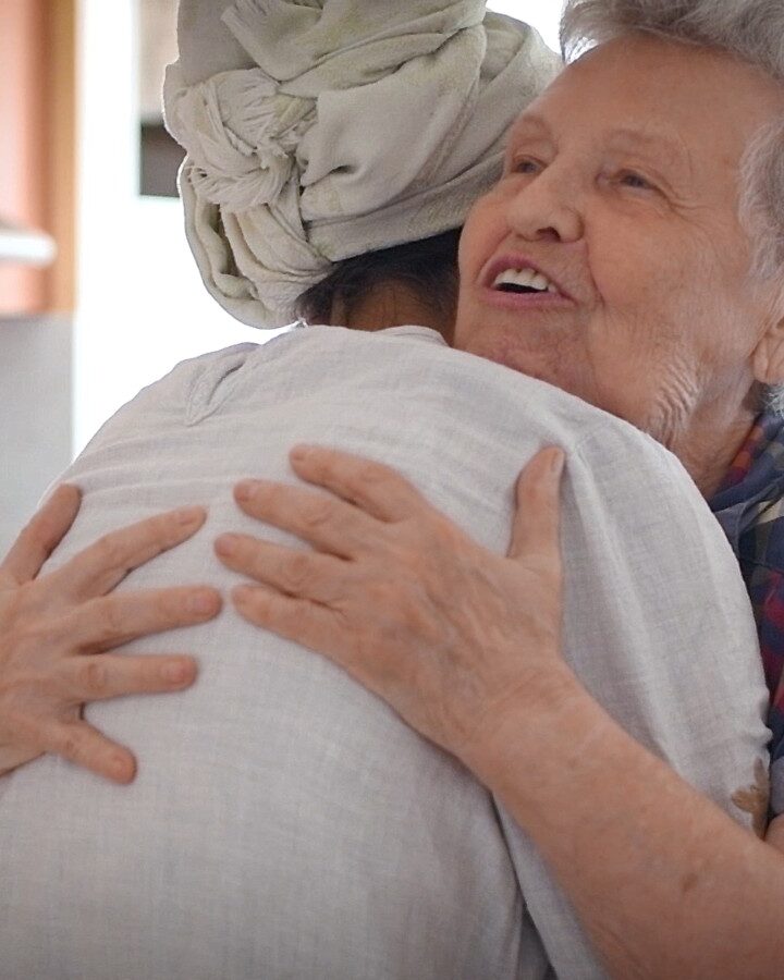 Heart to Plate volunteer Ilana Eliasov hugging Holocaust survivor Raisa Usbitsky. Photo by David Malka