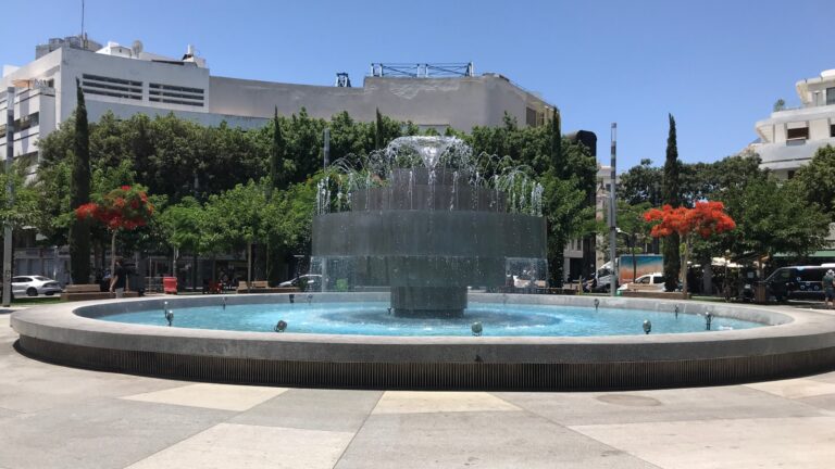 The new fountain at Dizengoff Square has a European vibe. Photo by Marion Fischel
