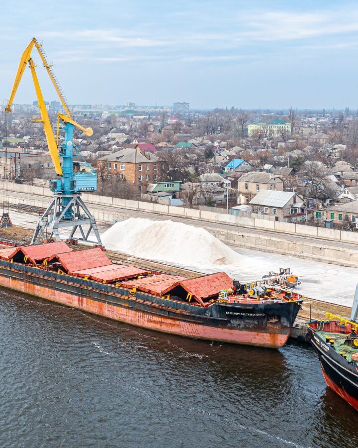 A large dry cargo ship moored at the commercial port in Dnepr, Ukraine. Illustrative photo by ZagAlex via Shutterstock.com