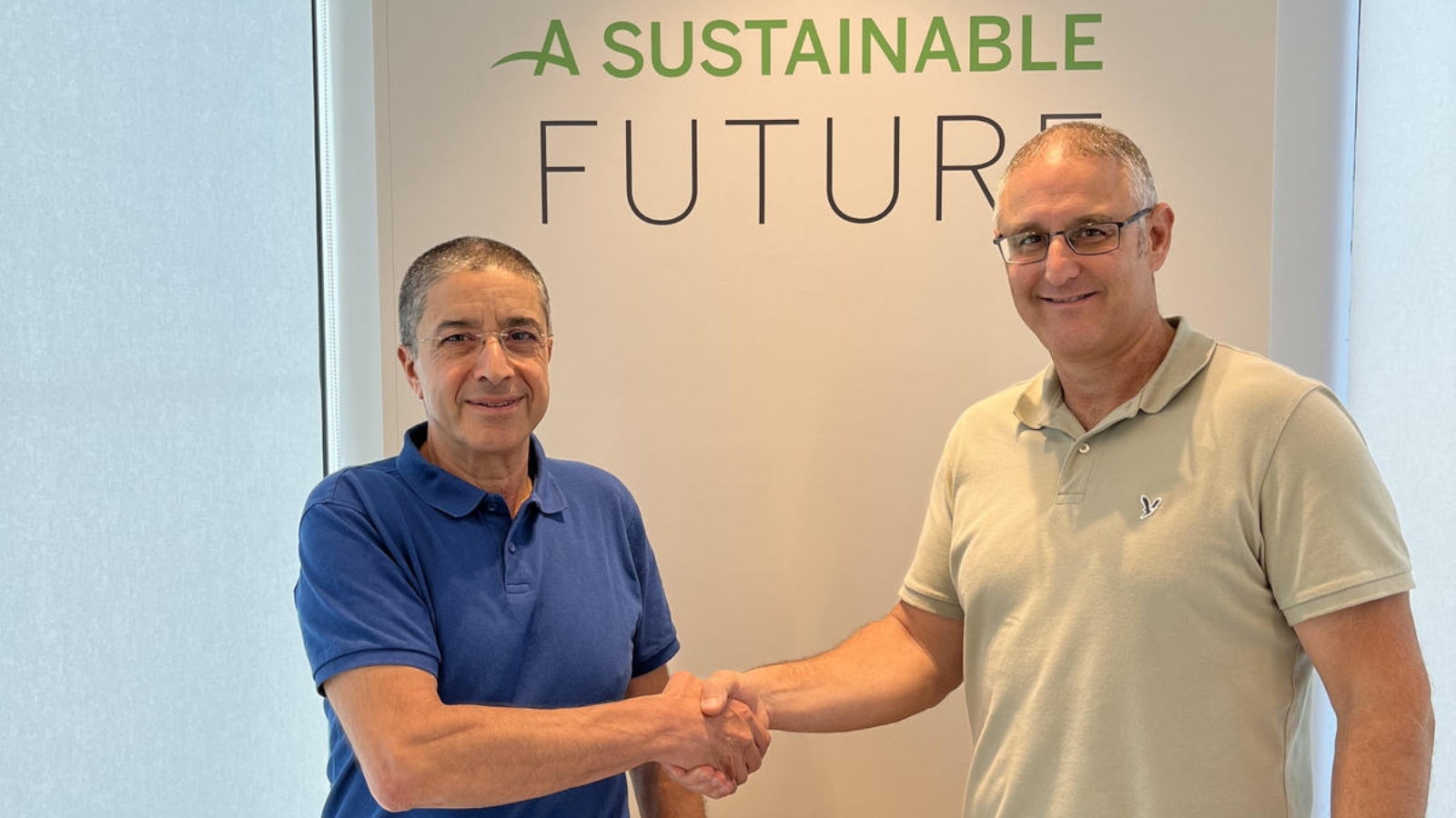 EExion CEO Dror Sofer, left, shaking hands with Capital Nature CEO Ofir Gomeh. Photo courtesy of Capital Nature