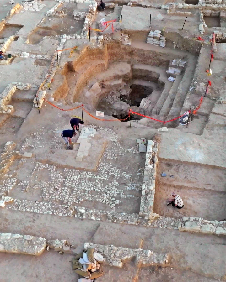 Aerial view of the rural estate uncovered in Rahat, with the vaulted complex in the center. Photo by Emil Aladjem/Israel Antiquities Authority