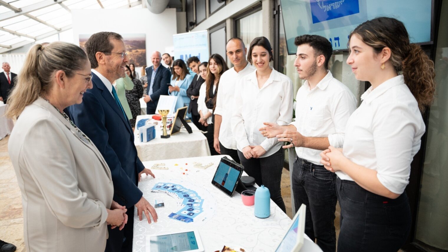 Unistream students presenting their startup idea to Israeli President Isaac Herzog and his wife, Michal. Photo courtesy of Unistream