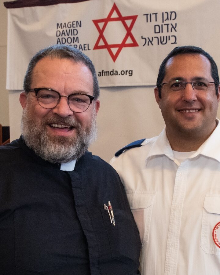 Israeli EMTs teach Chicago faith groups to handle attacks