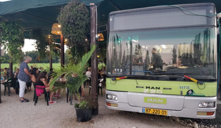 5 favorite places to get a fabulous mobile meal in Israel