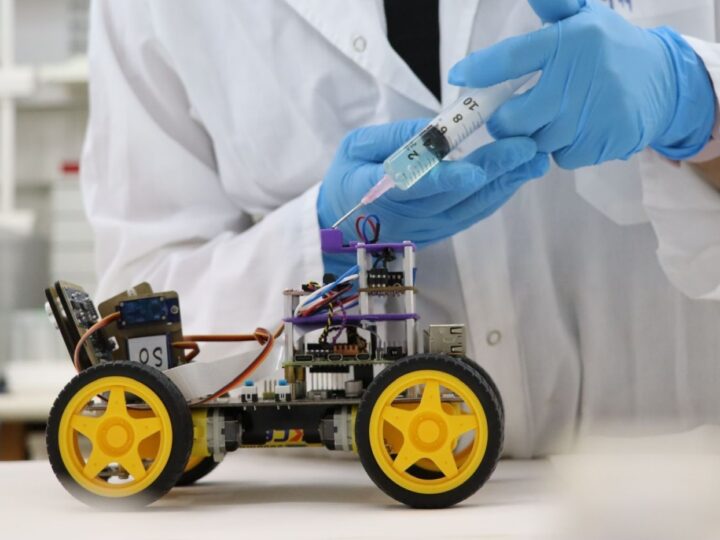 This robot can smell, thanks to a biological sensor. Photo courtesy of Tel Aviv University