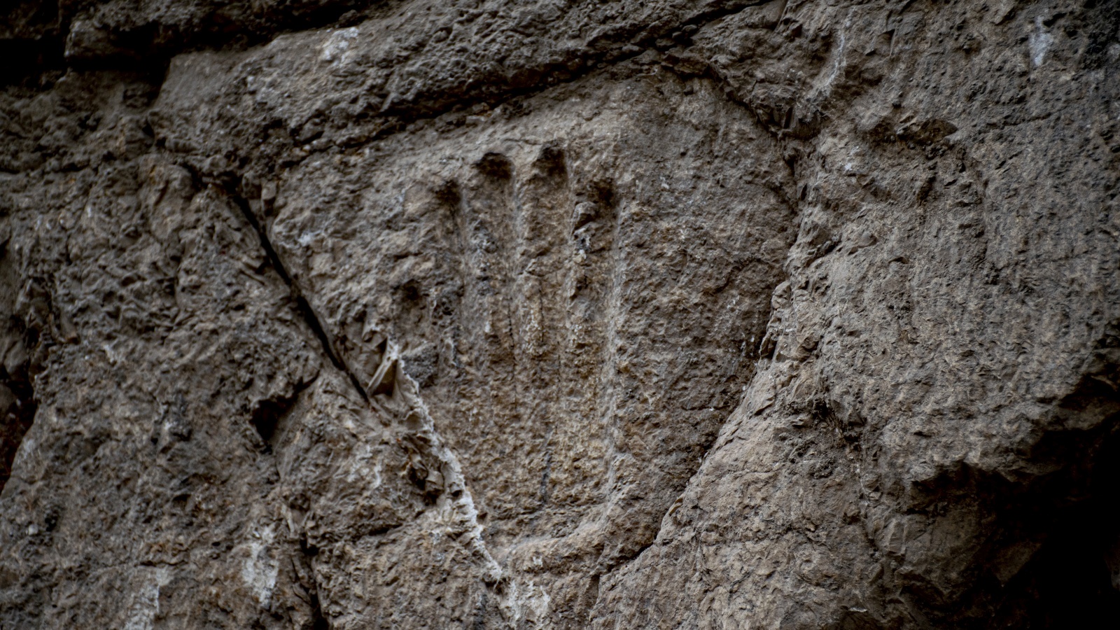 Mysterious handprint excavated in ancient Jerusalem moat