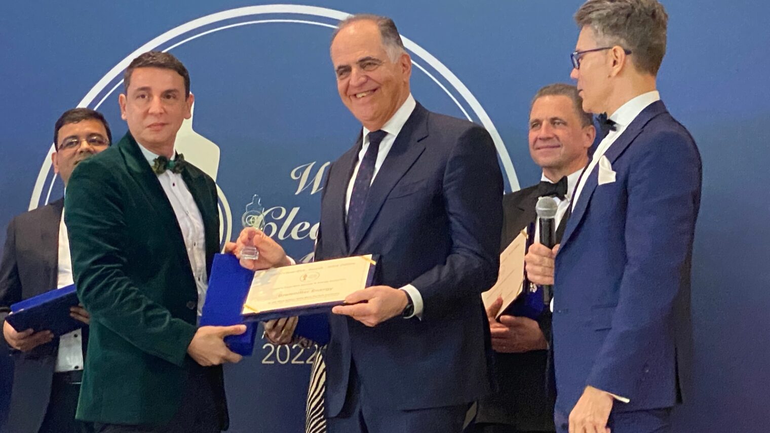 Chairman and CEO Avi Brenmiller accepting the CleanTech Business Club’s outstanding startup award in Abu Dhabi, January 16, 2023. Photo courtesy of Brenmiller Energy