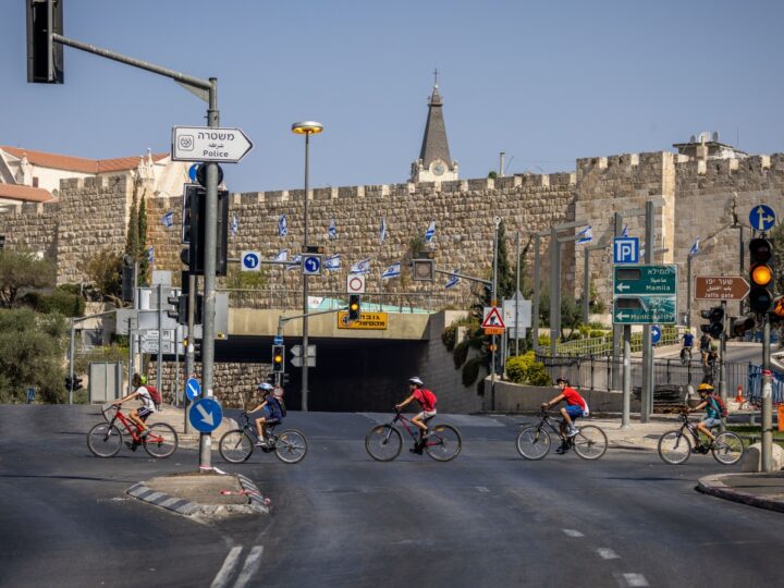 People riding bicycles in Jerusalem, October 2022. Photo by Yonatan Sindel/Flash90