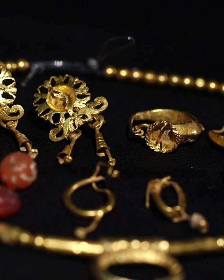 Ancient jewels displayed to public for the first time. Photo by Emil Aladjem/IAA