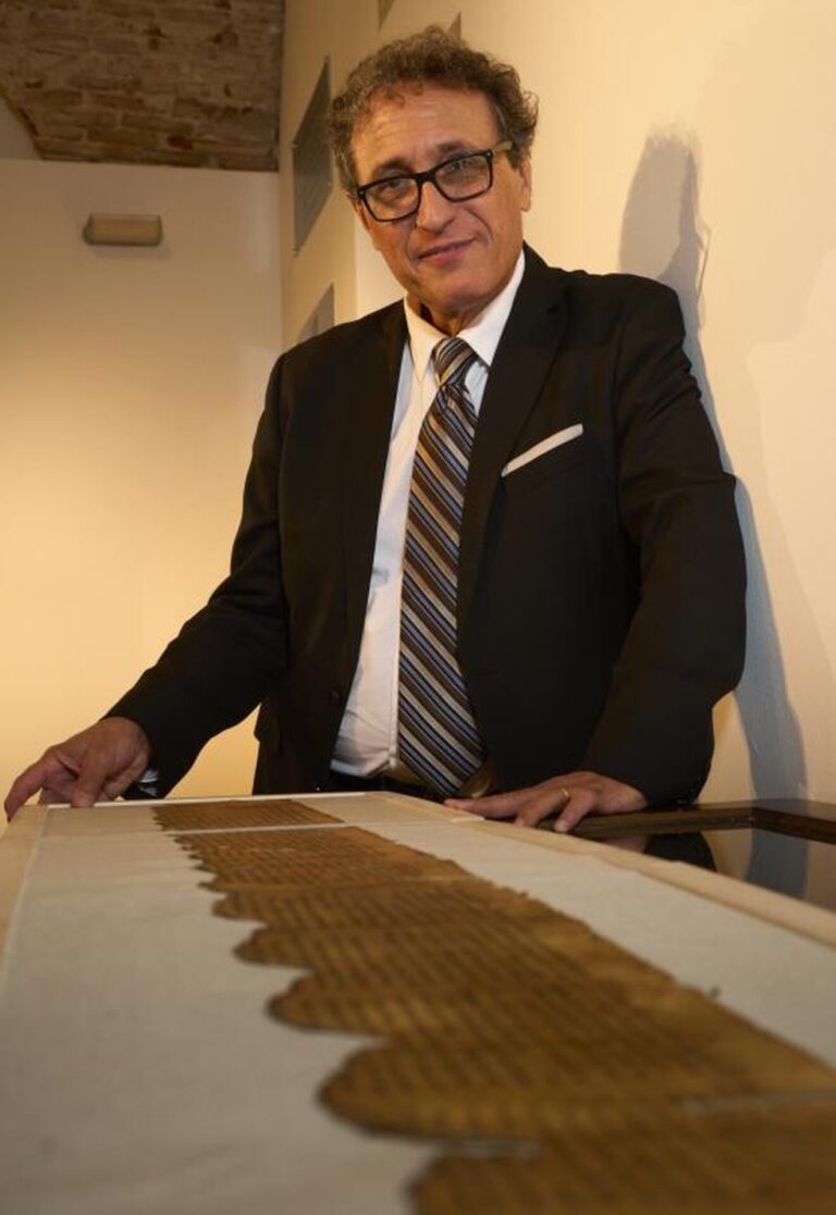 Dr. Adolfo Roitman, curator of the Dead Sea Scrolls. Photo by JosÃ© RamÃ³n Ladra/ABC