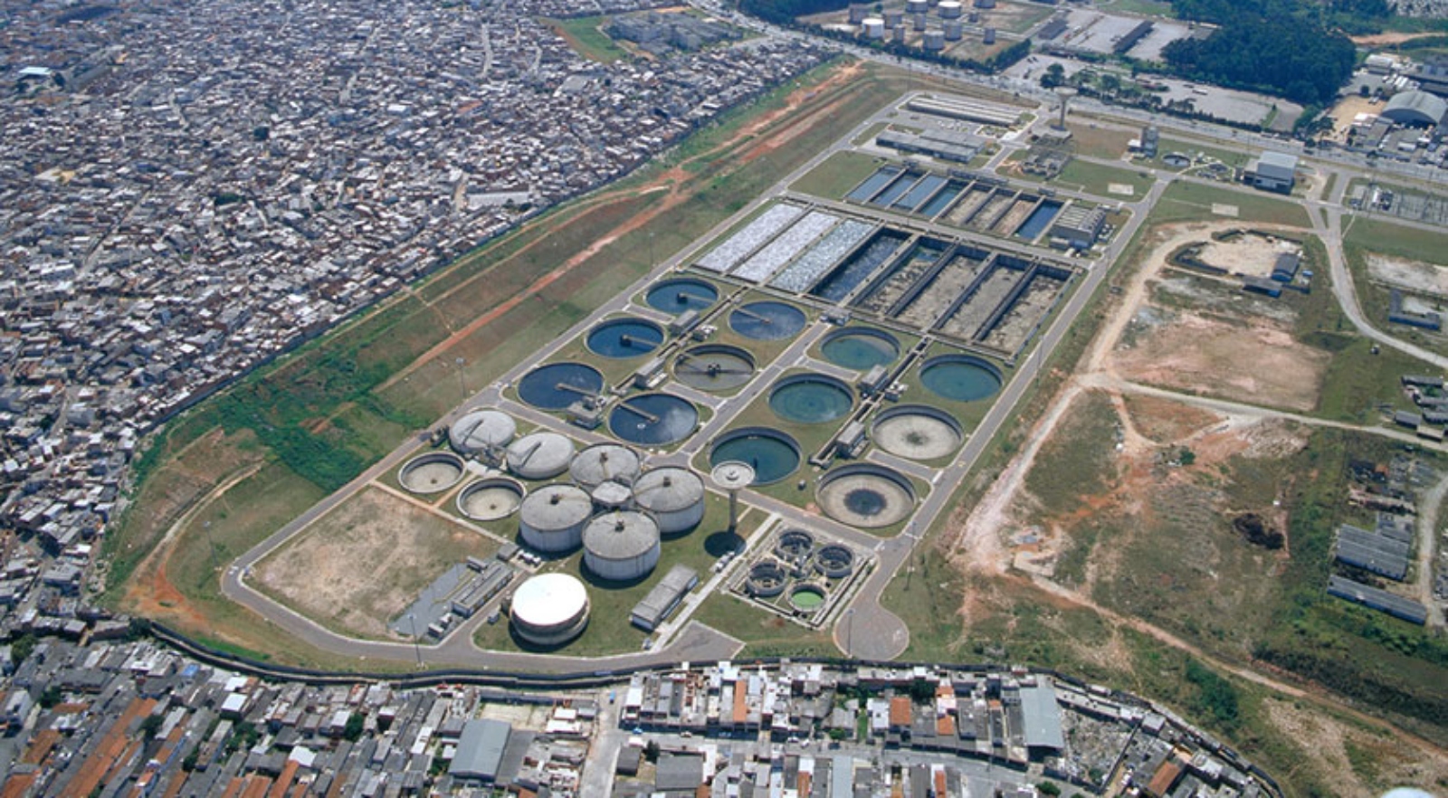 Lodologic will bring Israeli technology facility to this this Brazilian plant treating over 310 tons of sludge from 4 million residents, every day. Photo courtesy of Lodologic