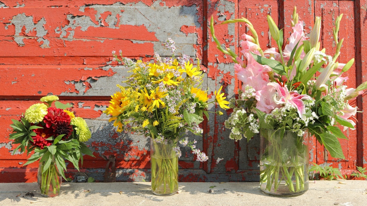 Collection of bouquets. Photo courtesy of Southside Blooms
