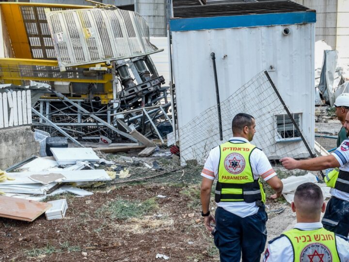 The site where a large container fell in a construction site, leaving two dead and several injured, in northern Israel, August 21, 2022. Photo by Roni Ofer/Flash90