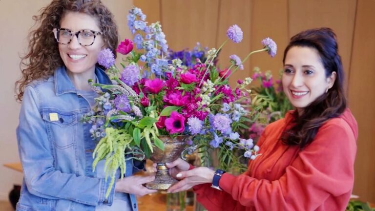 Why did social activists from Chicago come to Israel to make bouquets?