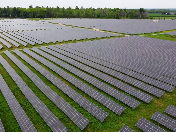 Agrivoltaics proposes growing crops and generating solar energy on the same plot of land. Photo: screenshot via Pexels.com