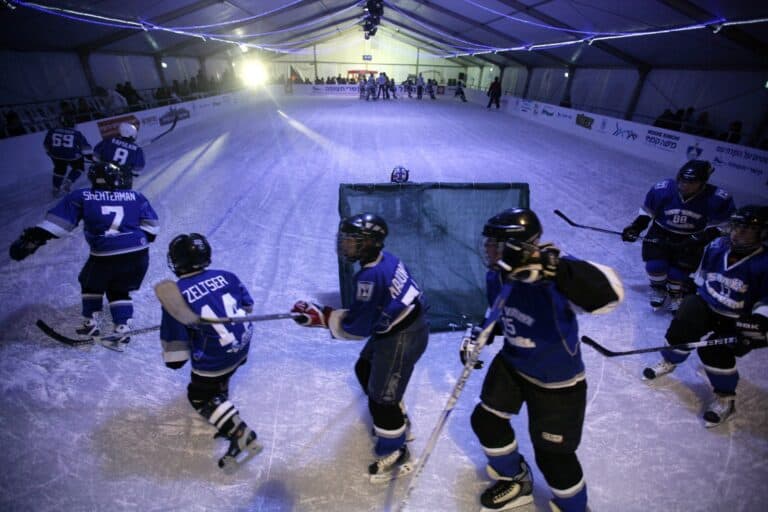 Ice hockey players from abroad glide into Israel