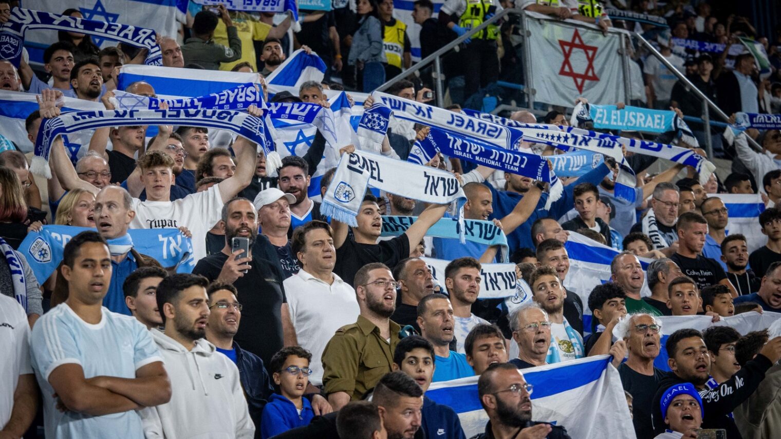 Israeli soccer fans in Jerusalem, June 19, 2023. Photo by Oren Ben Hakoon/Flash90