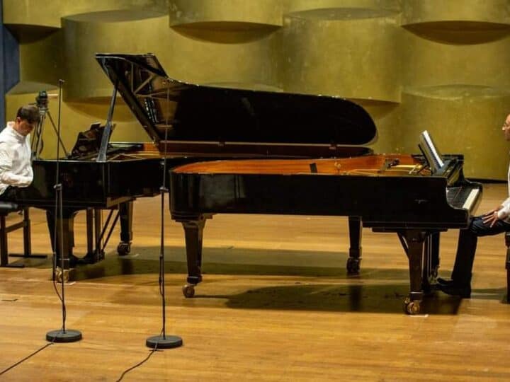 Two pianists during the Master Class Gala Concert at the Tel Aviv Museum in 2022. Photo by Alex Hanin