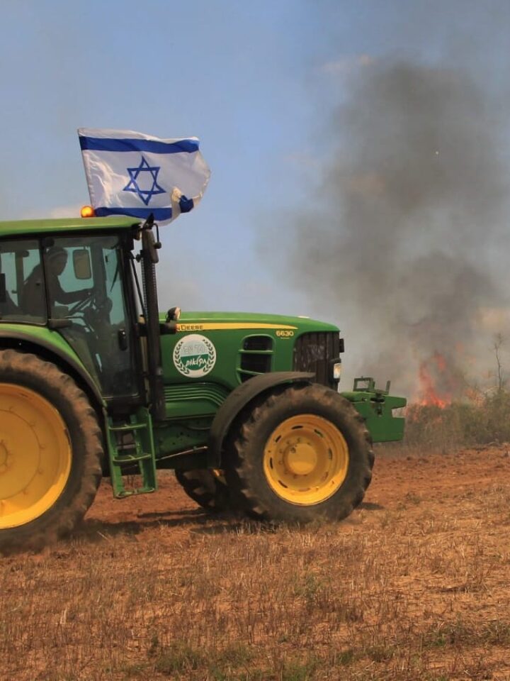 An agricultural field in the Gaza envelope, on fire. Photo courtesy of HaShomer HaChadash