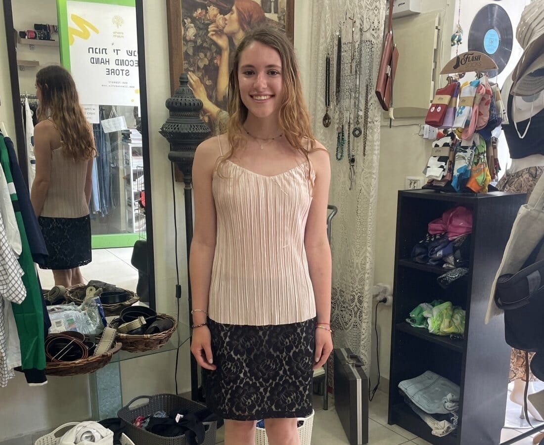 Rachel Fisher modeling an outfit at Limonada thrift shop. Photo by Jeanette Shine