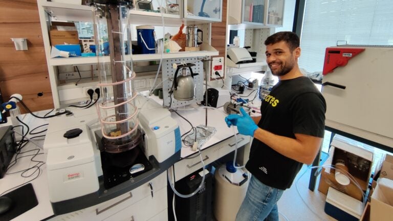 Roy Marrache, lead chemist at Bomvento, at the lab working on N2O measurements. Photo courtesy of Bomvento