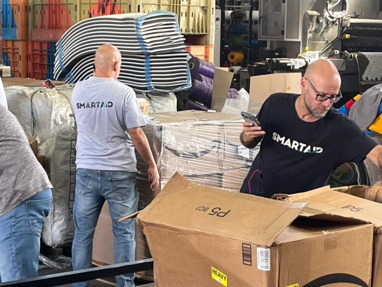 Shachar Zahavi, right, working with a SmartAID team to sort and distribute aid for Israelis affected by the war. Photo courtesy of SmartAID
