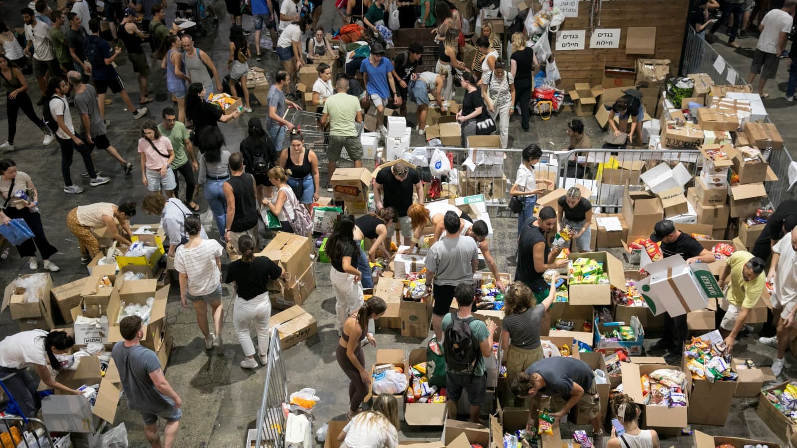 Israeli citizens pack donations of food and other necessities for the Israeli soldiers and citizens in Tel Aviv, October 9, 2023. Photo by Miriam Alster/Flash90×ª×œ ×�×‘×™×‘
× ×ž×œ
×ª×œ
×�×‘×™×‘