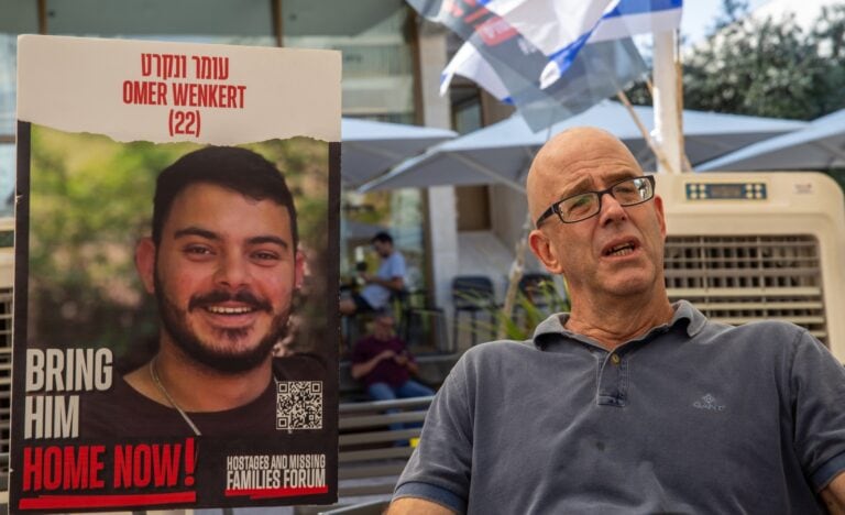 Moshe Eidelman speaking about his nephew, Omer Wenkert, a hostages in Gaza. Photo by John Jeffay