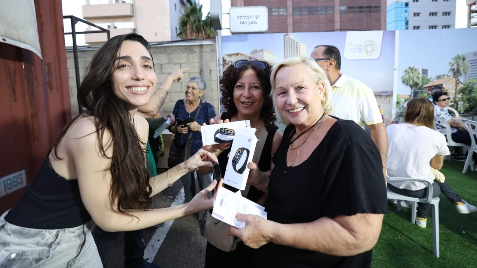 Shani Bibi distributing Xiaomi 8 smartwatches to the Tel Aviv deaf community. Photo by Shlomi Yosef