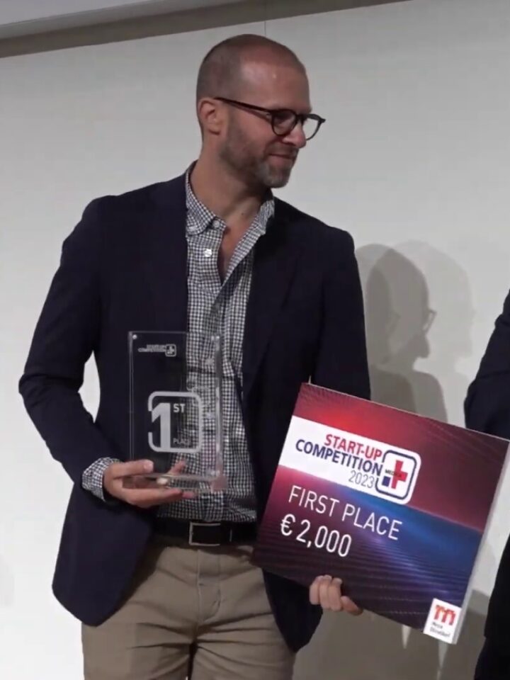 Screenshot of MeMed Commercial Director Yossi Horesh accepting first prize in the Medica Start-Up Competition on November 14, 2023.