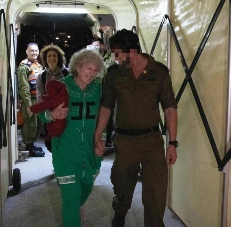 Ruti Munder, 78, is accompanied by a soldier upon her return to Israel together with her daughter, Keren, and grandson, Ohad. Her husband, Avraham, is still in Hamas captivity. Photo courtesy of the Munder family