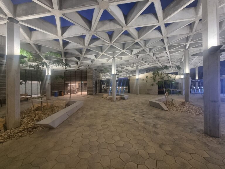 The visitors center of Midbarium Desert Animal Park, designed by Asaf Lerman Architects. Photo courtesy of Midbarium