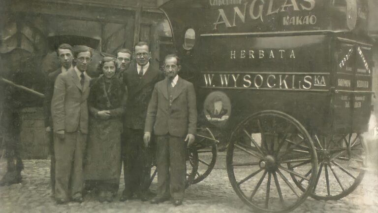 The second generation of the Wissotzky family, in Poland. Photo courtesy of Wissotzky