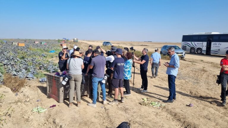Foreign journalists hear from an Israeli cabbage farmer about the challenges following the departure of most of his labor force back to Thailand following the October 7 massacre. Photo courtesy of the Jerusalem Press Club