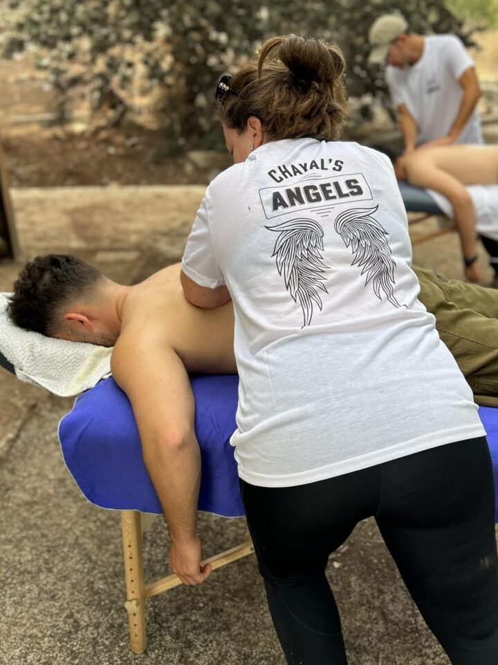 Alternative medical practitioners volunteering with soldiers through Chayal’s Angels. Photo by Tasha Cohen
