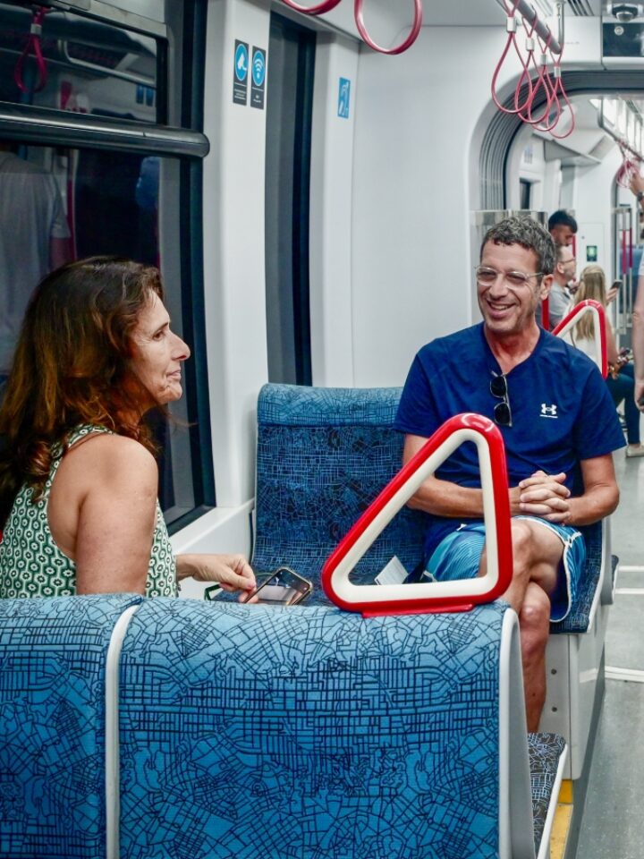 Passengers on Tel Aviv’s Metropolitan Light Rail chatting with each other. Photo by Avshalom Sassoni/Flash90
