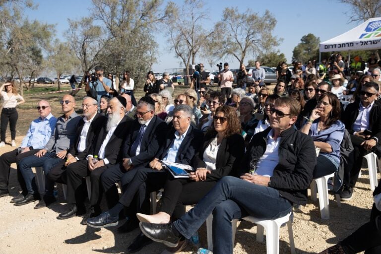 The attendees at the Path of Heroines inauguration ceremony. Photo by Alexander Kolomoisky/KKL-JNF