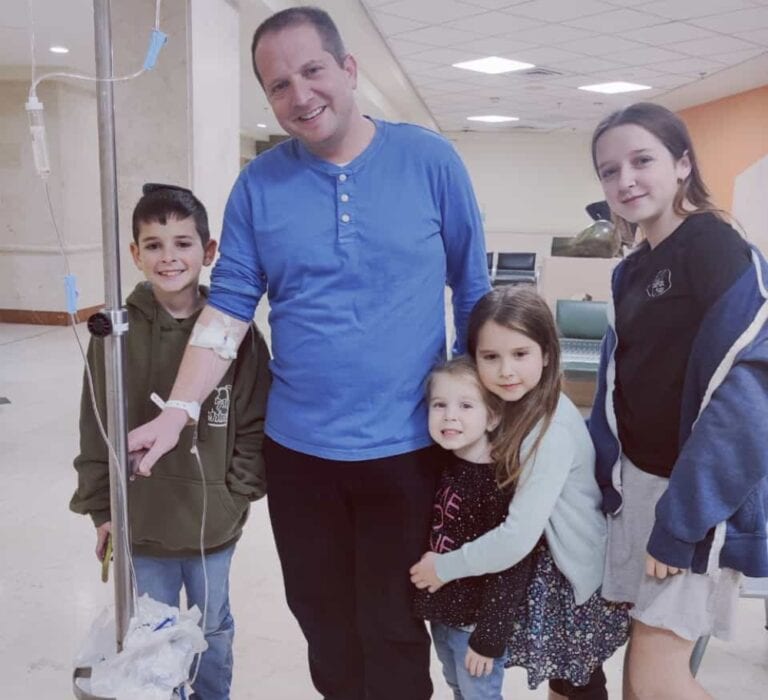 Alignment Labs cofounder Yehuda Neeman, seen here with his kids, donated a kidney to a stranger in December 2023. Photo courtesy of Neeman family