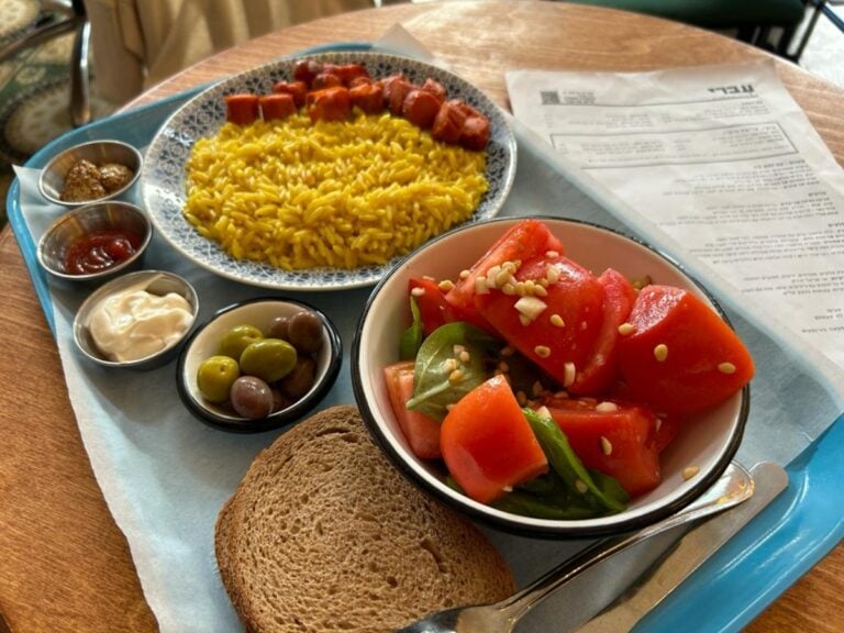 A meal at Ivri includes pâ€™titim and sausage, tomato salad, olives and traditional Israeli dips and spreads. Photo by Elana Shap